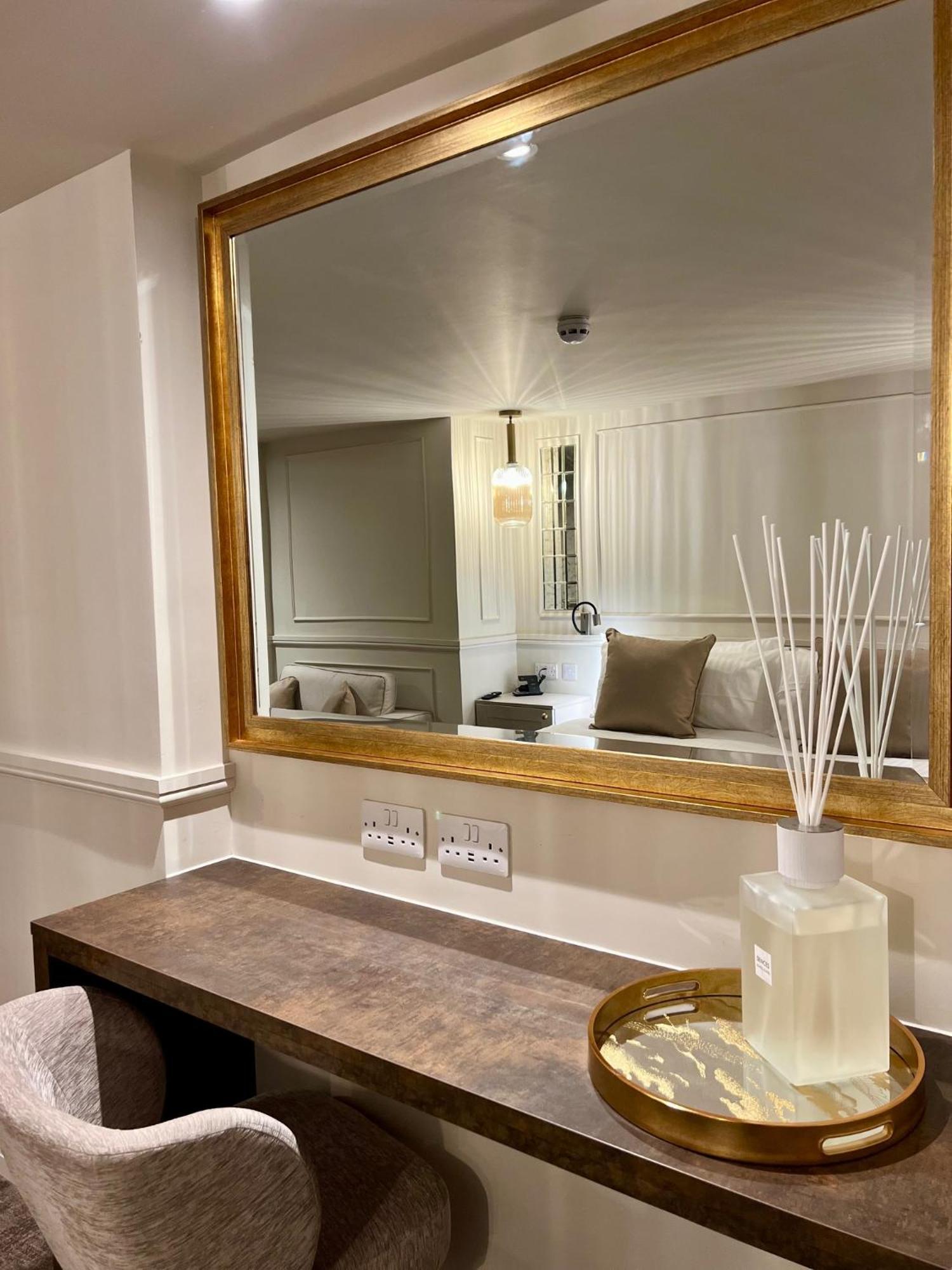 Number 3 Pier Road Suites วิทบี ภายนอก รูปภาพ