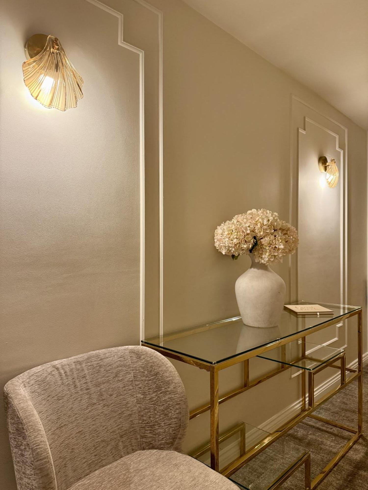 Number 3 Pier Road Suites วิทบี ภายนอก รูปภาพ