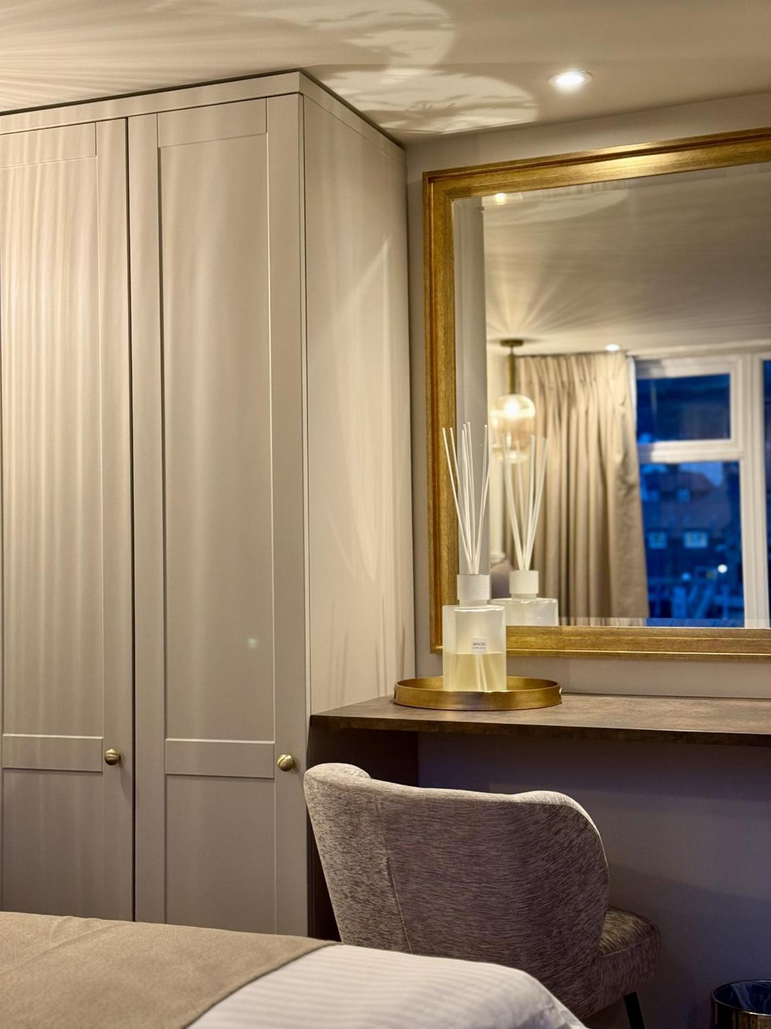 Number 3 Pier Road Suites วิทบี ภายนอก รูปภาพ